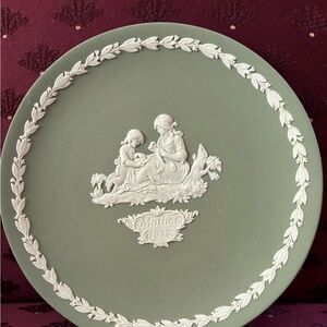 Vintage Jasperware small round plate and small heart shaped plate.